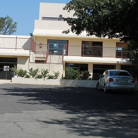 Pyramids Motel Van Reenen ภายนอก รูปภาพ