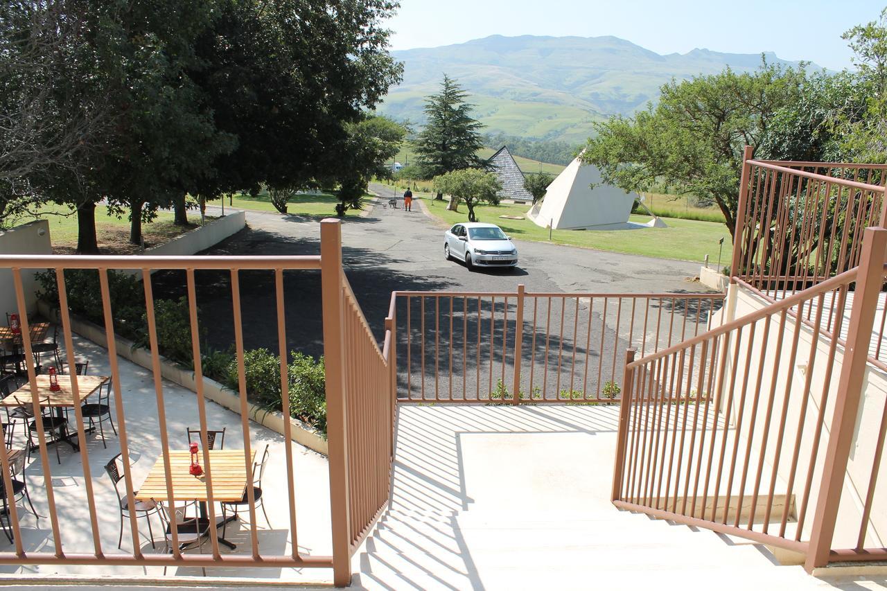 Pyramids Motel Van Reenen ภายนอก รูปภาพ