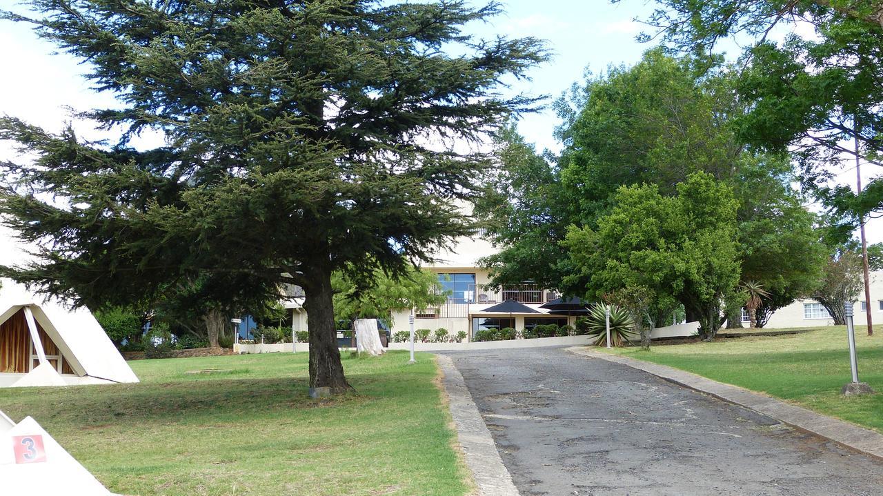Pyramids Motel Van Reenen ภายนอก รูปภาพ