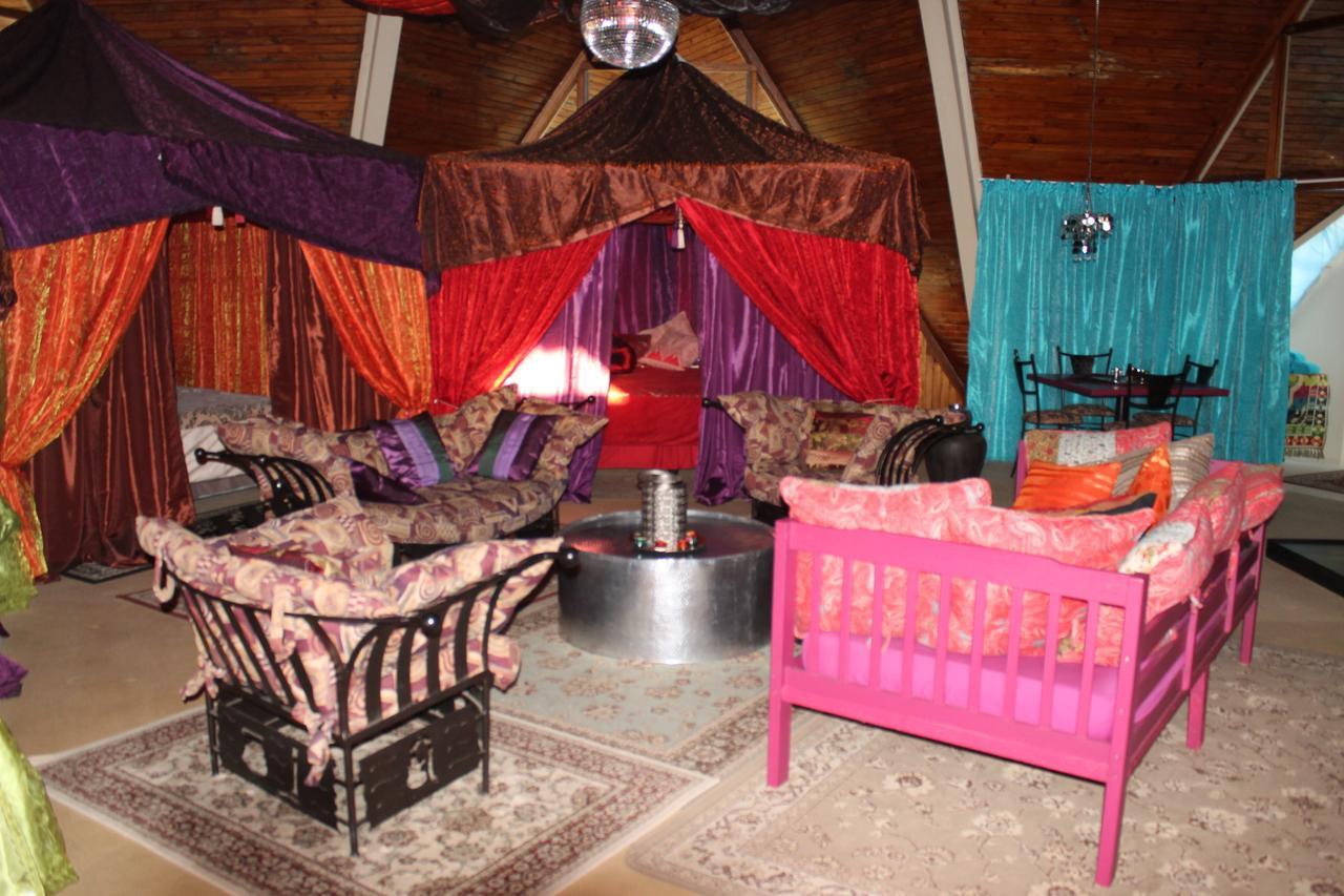 Pyramids Motel Van Reenen ภายนอก รูปภาพ